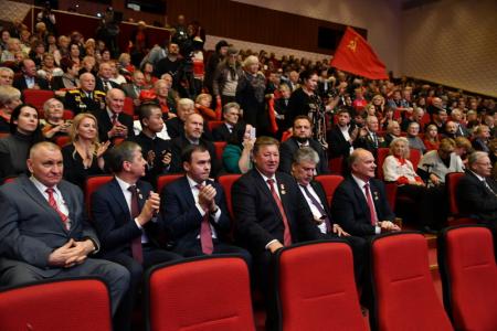 "Мы сильны нашей верною дружбой". В Москве прошел праздничный концерт, посвященный 100-летию Ленинского комсомола