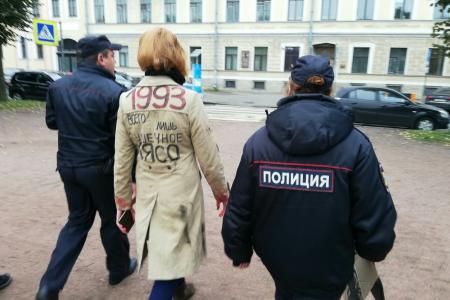 Вспомним героев поименно! Возложение цветов и полицейский произвол в городе на Неве