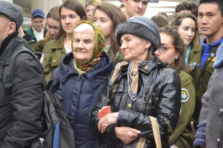 Вагон для Комсомола: К юбилею ВЛКСМ в новосибирском метро запустили поезд-музей с праздничной экспозицией