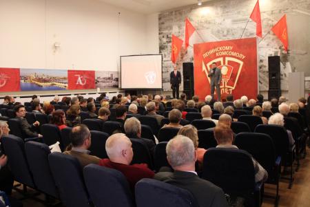 В Челябинске прошла торжественная встреча комсомольцев всех поколений