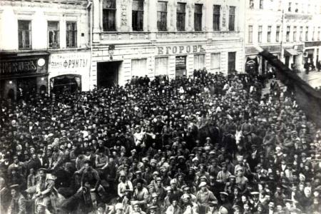 Жители Самары отмечают столетнюю годовщину освобождения города от белочехов Красной Армией 