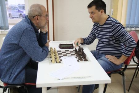 В Новосибирском обкоме КПРФ стартовал шахматный турнир в честь 100-летия ВЛКСМ