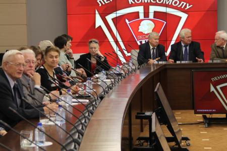 В Мосгордуме прошел круглый стол, посвященный 100-летию Ленинского Комсомола