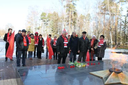 Торжественная встреча поколений и автопробег, посвящённые 100-летию ВЛКСМ, прошли в Костроме