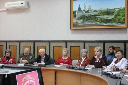 Астраханские коммунисты провели круглый стол, посвящённый 100-летию ВЛКСМ