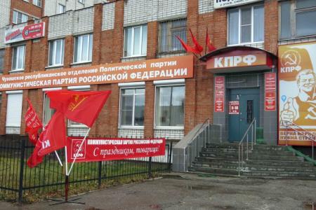 В Чувашии заслуги ветеранов комсомола отметили юбилейными наградами