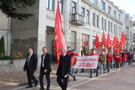 Крымчане отмечают 100-летие Ленинского комсомола