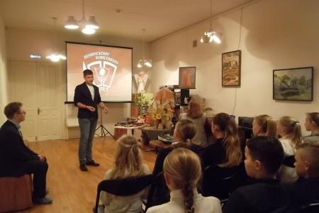 Тульские комсомольцы организовали экскурсию для юных пионеров