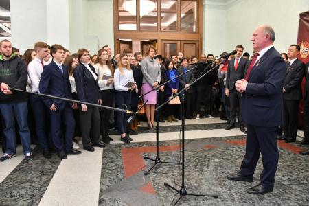 «Эпоха юности и побед». В Госдуме открылась выставка, посвященная 100-летию Ленинского Комсомола