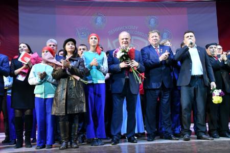 "Мы сильны нашей верною дружбой". В Москве прошел праздничный концерт, посвященный 100-летию Ленинского комсомола