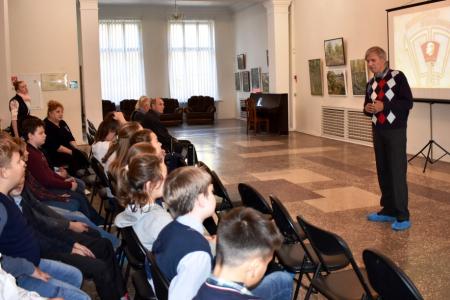 В Туле открылась выставка, посвященная 100-летию Ленинского комсомола