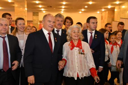"Мы сильны нашей верною дружбой". В Москве прошел праздничный концерт, посвященный 100-летию Ленинского комсомола