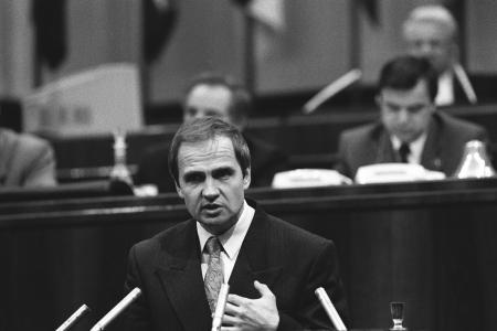 Сентябрьско-октябрьский кризис 1993 года: на чьей стороне были народные симпатии и антипатии. Статья доктора политических наук С.П. Обухова в газете «Правда»