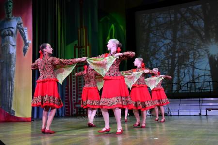 В новый век мы вступаем с высоко поднятой головой! 