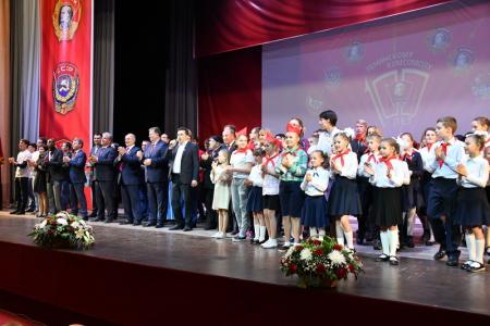 "Мы сильны нашей верною дружбой". В Москве прошел праздничный концерт, посвященный 100-летию Ленинского комсомола