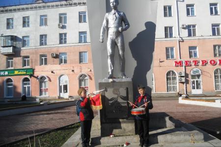 Курганские пионеры чтят память Коли Мяготина