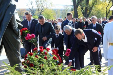 Казбек Тайсаев принял участие в траурных мероприятиях в Донецкой Народной Республике