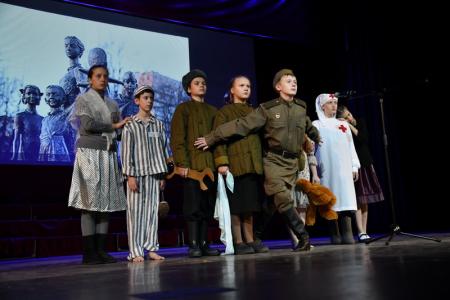 "Мы сильны нашей верною дружбой". В Москве прошел праздничный концерт, посвященный 100-летию Ленинского комсомола
