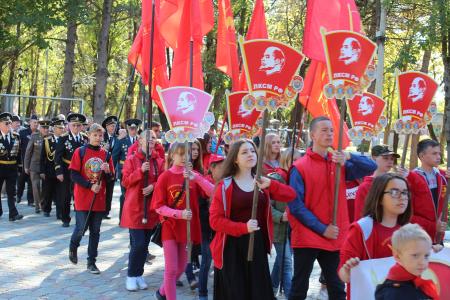 Крымчане отмечают 100-летие Ленинского комсомола