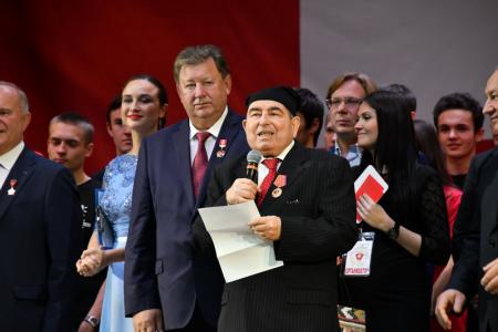"Мы сильны нашей верною дружбой". В Москве прошел праздничный концерт, посвященный 100-летию Ленинского комсомола