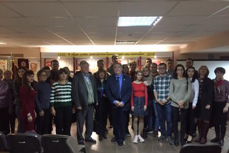 Белгородская область. Коммунисты и комсомольцы приняли участие в открытии выставки, посвященной 100-летию Ленинского Комсомола