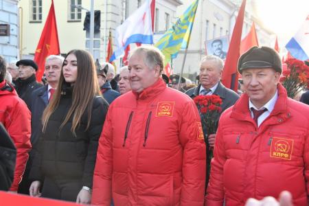 С нами Ленин и Сталин!