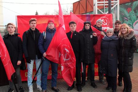 Челябинск: со знаменем Великого Октября бороться за достойную жизнь!