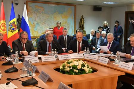 Г.А. Зюганов на международной конференции в Государственной Думе: «Если мы складываем свои потенциалы, мы конкурентны»