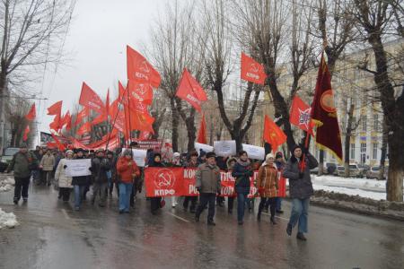 Алтайский край. Коммунисты провели праздничные демонстрацию и митинг