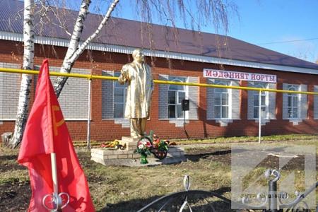 В Татарстане отремонтировали памятник Ленина