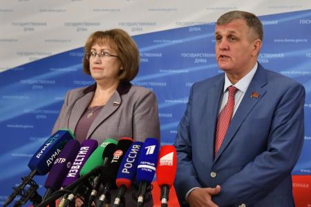 «Проголосуем против такого бюджета». Н.В. Коломейцев и В.А. Ганзя выступили перед журналистами в Госдуме
