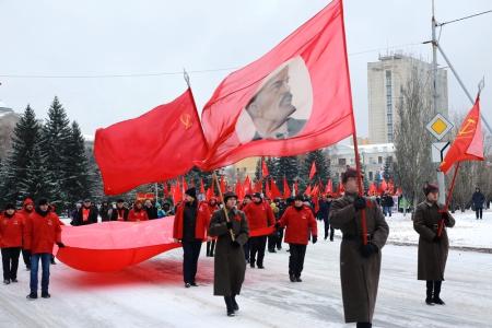 В Омске состоялись демонстрация и митинг, посвященные 101-й годовщине Великой Октябрьской социалистической революции