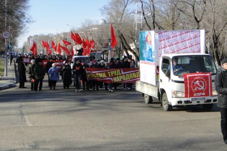 Благовещенск отметил праздник Великого Октября шествием и митингом