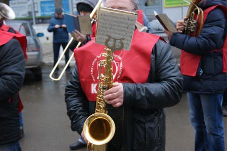 Кировские коммунисты 7 ноября вышли на демонстрацию и митинг