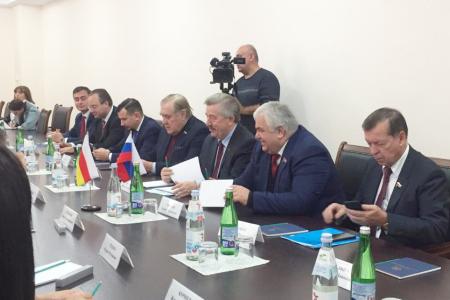 Казбек Тайсаев принял участие во встрече с Президентом РЮО, а также  в совместном заседании комитетов парламента Южной Осетии и Госдумы РФ