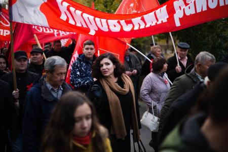 «Смело, товарищи, в ногу!» Сталинградские коммунисты встретили годовщину Великого Октября праздничной демонстрацией и митингом