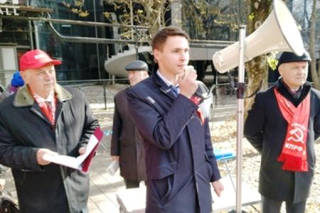 Лидер ставропольских коммунистов Виктор Гончаров: Годовщина Октября - достойный повод для активизации нашей борьбы за возрождение России!