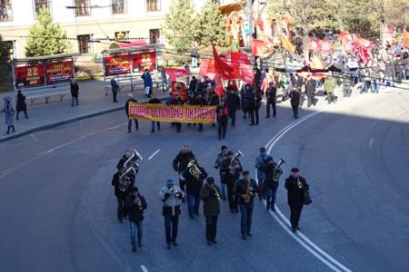Митинг и демонстрация в Хабаровске в честь 101-й годовщины Великого Октября