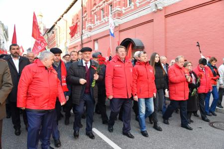 С нами Ленин и Сталин!