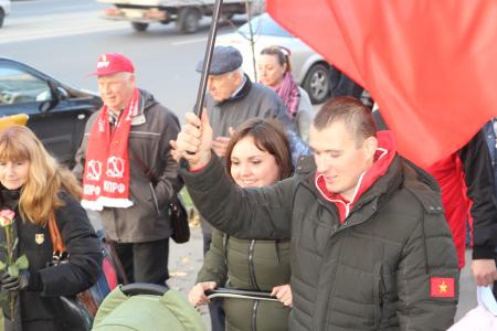Калининградские коммунисты отметили 101-ю годовщину Октябрьской Революции 