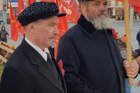 Митинг в честь 101-й годовщины Великого Октября прошел в Южно-Сахалинске