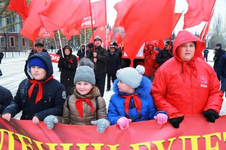 В Омске состоялись демонстрация и митинг, посвященные 101-й годовщине Великой Октябрьской социалистической революции