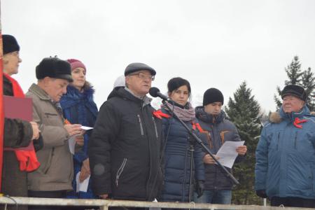 Алтайский край. Коммунисты провели праздничные демонстрацию и митинг