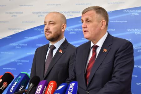 «Праздничные мероприятия, выборы, пенсии, экология, принцип ротации, забастовки и зарплата». Н.В. Коломейцев и М.В. Щапов выступили перед журналистами в Госдуме