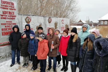 Алтайский край. Комсомольцы и пионеры заложили «капсулу времени» для молодежи из будущего