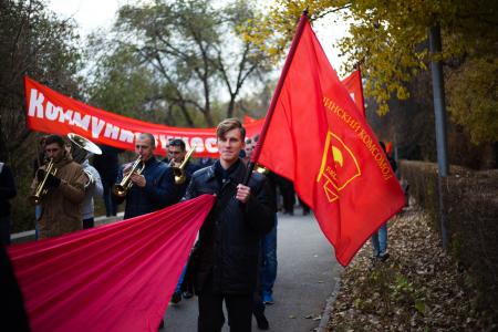 «Смело, товарищи, в ногу!» Сталинградские коммунисты встретили годовщину Великого Октября праздничной демонстрацией и митингом