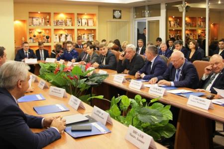 Саратовская область. Коммунисты потребовали деньги, выделенные на пиар областного правительства, отдать на социальные нужды