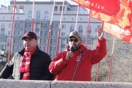 Благовещенск отметил праздник Великого Октября шествием и митингом