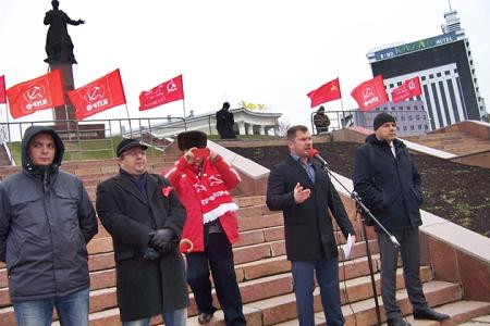 Казань встретила 101-ю годовщину  Великого Октября митингом