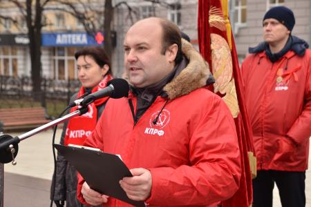 В Рязани состоялись торжественные шествие и митинг в честь 101-й годовщины Великого Октября